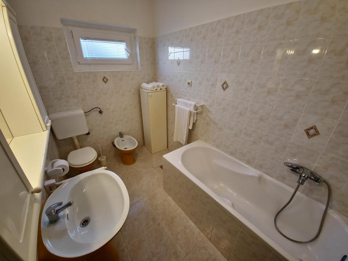 Apartments Cacija Трогір Екстер'єр фото